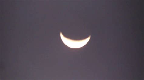 يظهر القمر في منتصف الشهر العربي في طور